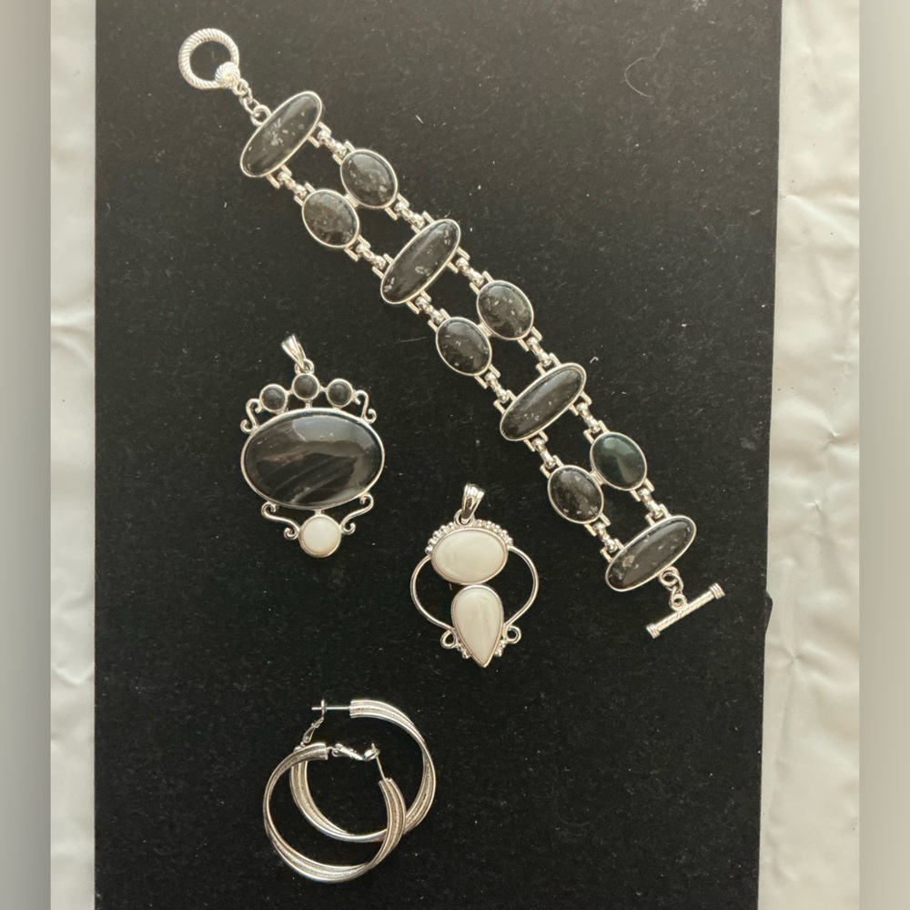 Set: Black/white stones pendants, 1 matching bracelet, silver tone metal
